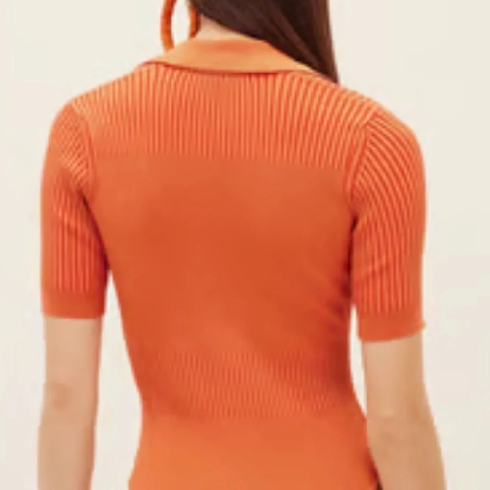 Nadaam | Cashmere V-Neck Button-Up Women's Polo Sweater - Picture 2 of 5